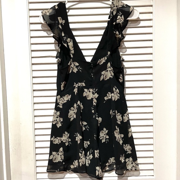 kimchi Blue UO Women’s Floral Romper - Picture 6 of 13